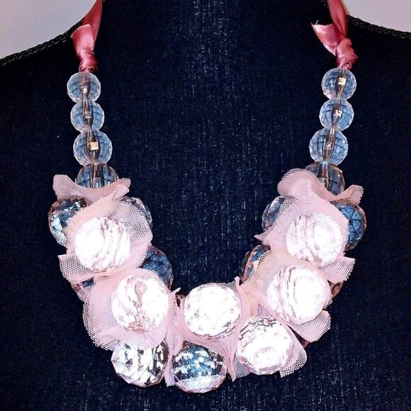 OVERSIZED SOFT PINK TULLE & ACRYLIC BEAD CHUNKY NECKLACE AND CHOKER - Picture 1 of 4